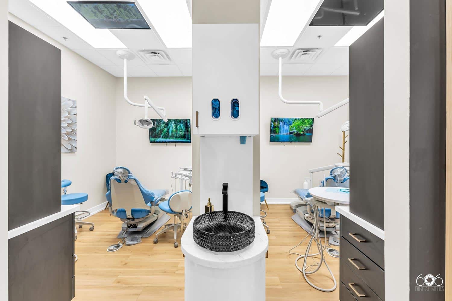 inside office of Omnia Dental in Buffalo Grove, IL